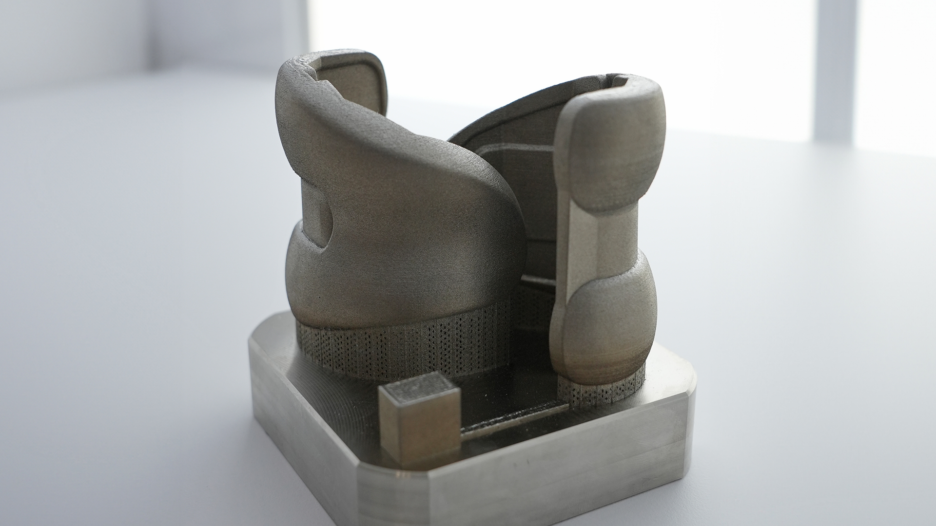 Discover the holistic QA approach for hybridly manufactured implants from Armbruster GmbH