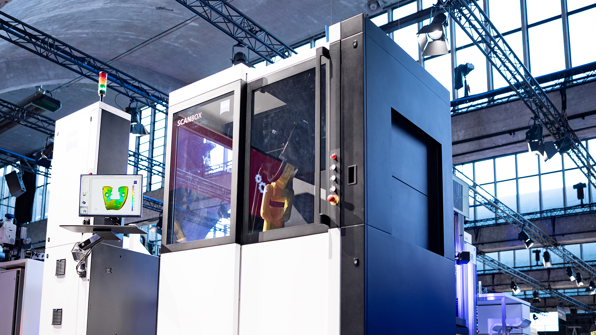 Armbruster GmbH's hybrid manufacturing process for trial implants combines additive and subtractive methods. 