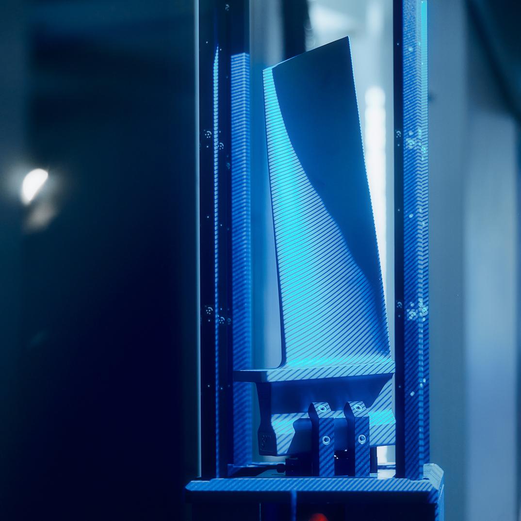 The image shows optical measurements being performed to ensure the accuracy of the blade casting dimensions and surface imperfections.