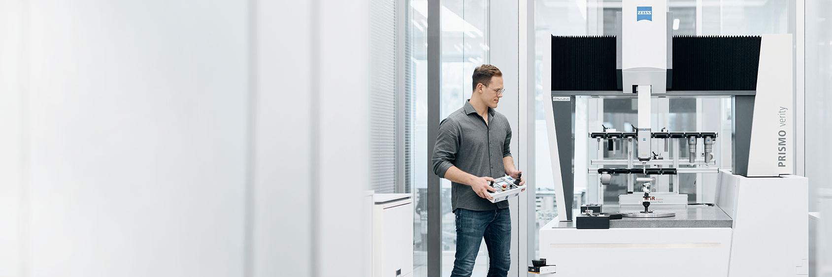 Bridge-type coordinate measuring machines