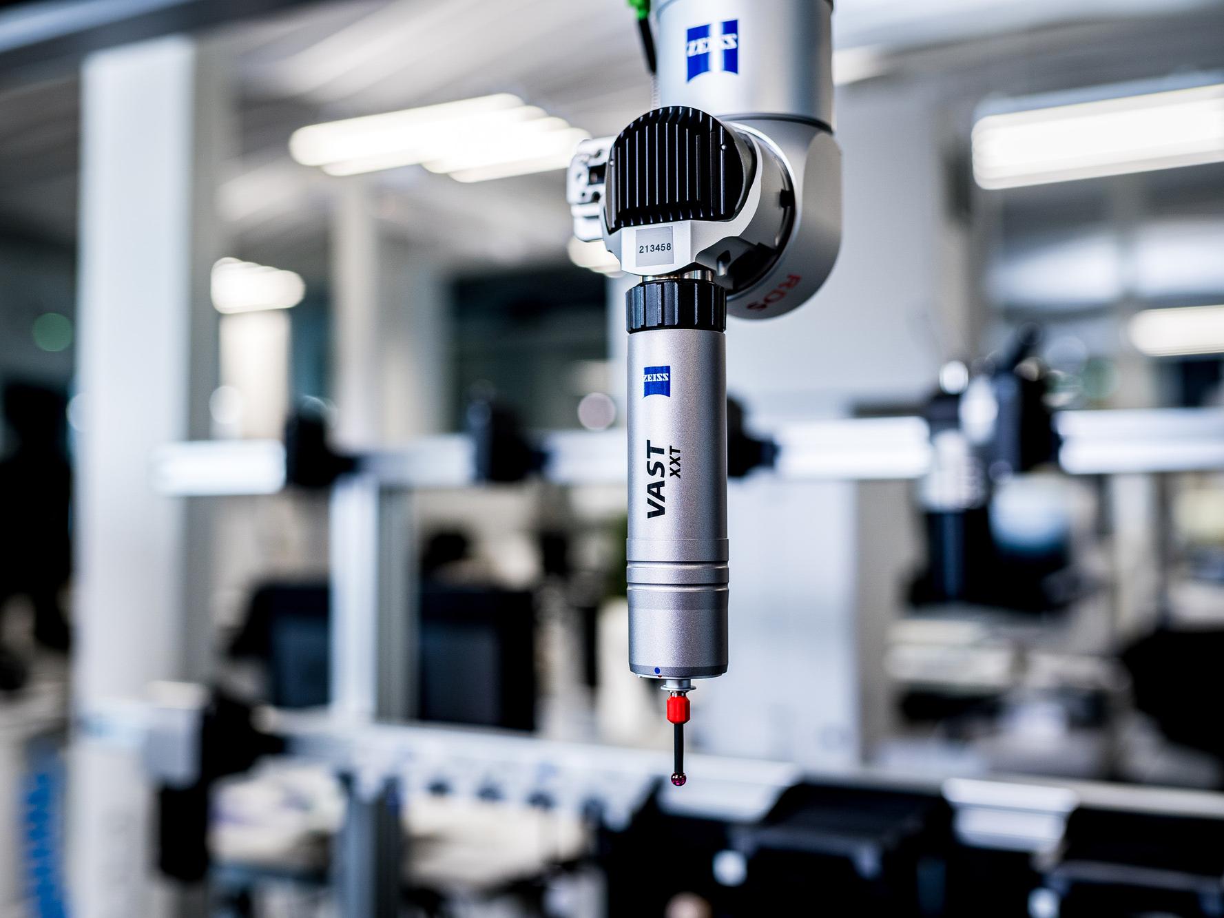 ZEISS VAST XXT probe head in use