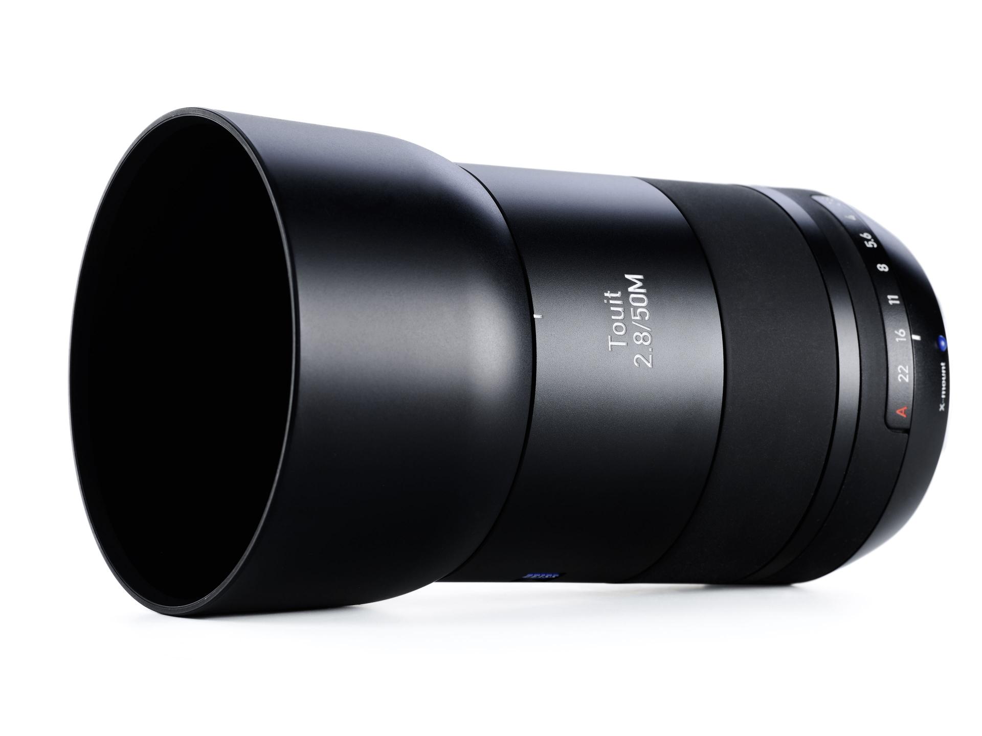 Front view of a ZEISS Planar 1.8/32 camera lens with a 52mm filter thread.