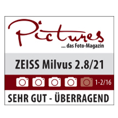 Award badge from "Pictures – das Foto-Magazin" rating the ZEISS Milvus 2.8/21 lens as "Sehr Gut – Überragend" with four out of five cameras marked.