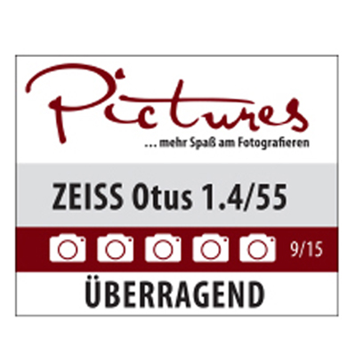 Award graphic showing a 9/15 rating with five camera icons and the word "ÜBERRAGEND" for the ZEISS Otus 1.4/55 lens, issued by "Pictures ... mehr Spaß am Fotografieren".