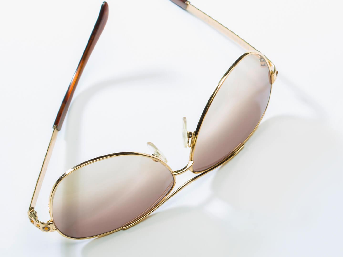 Very light sunglasses top