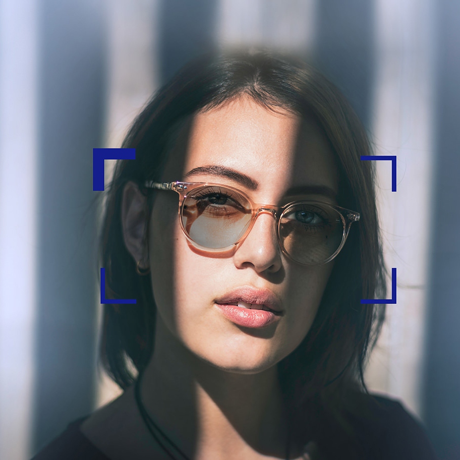 ZEISS Self-tinting Lenses